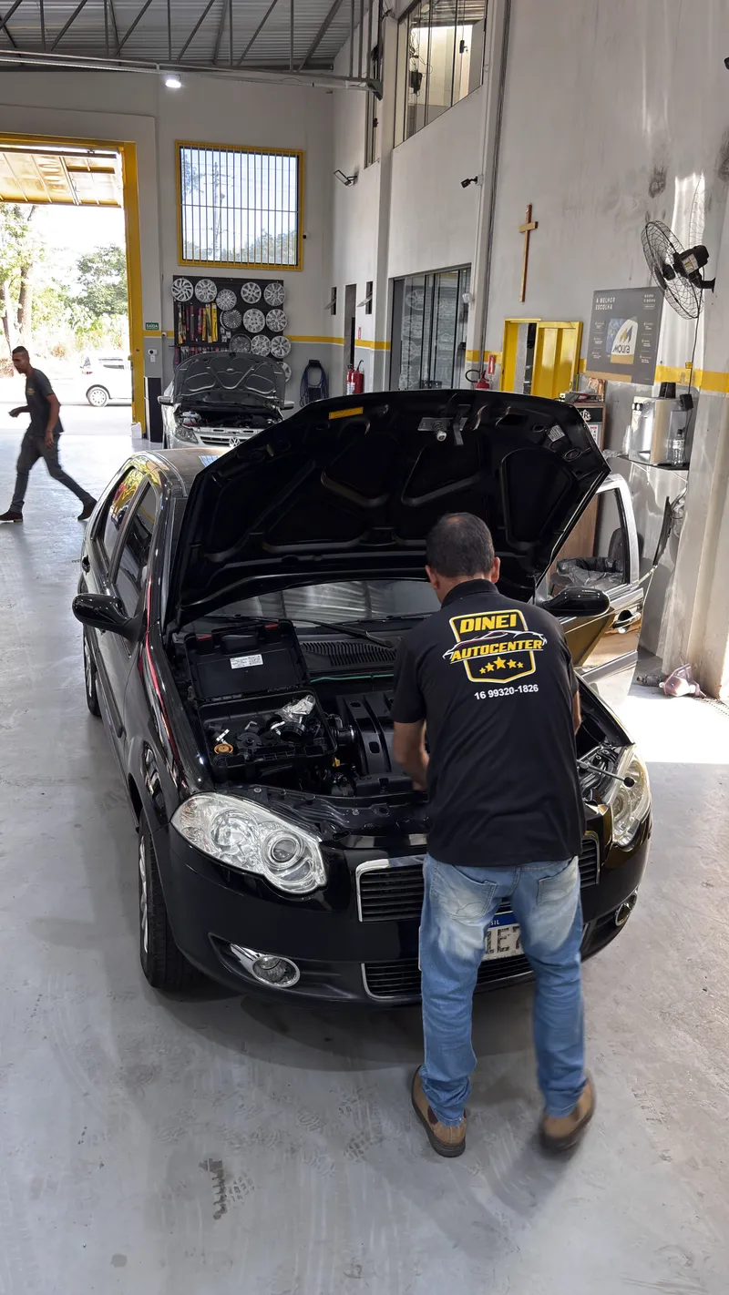 Luz da Injeção Eletrônica Acesa: O Que Fazer?
