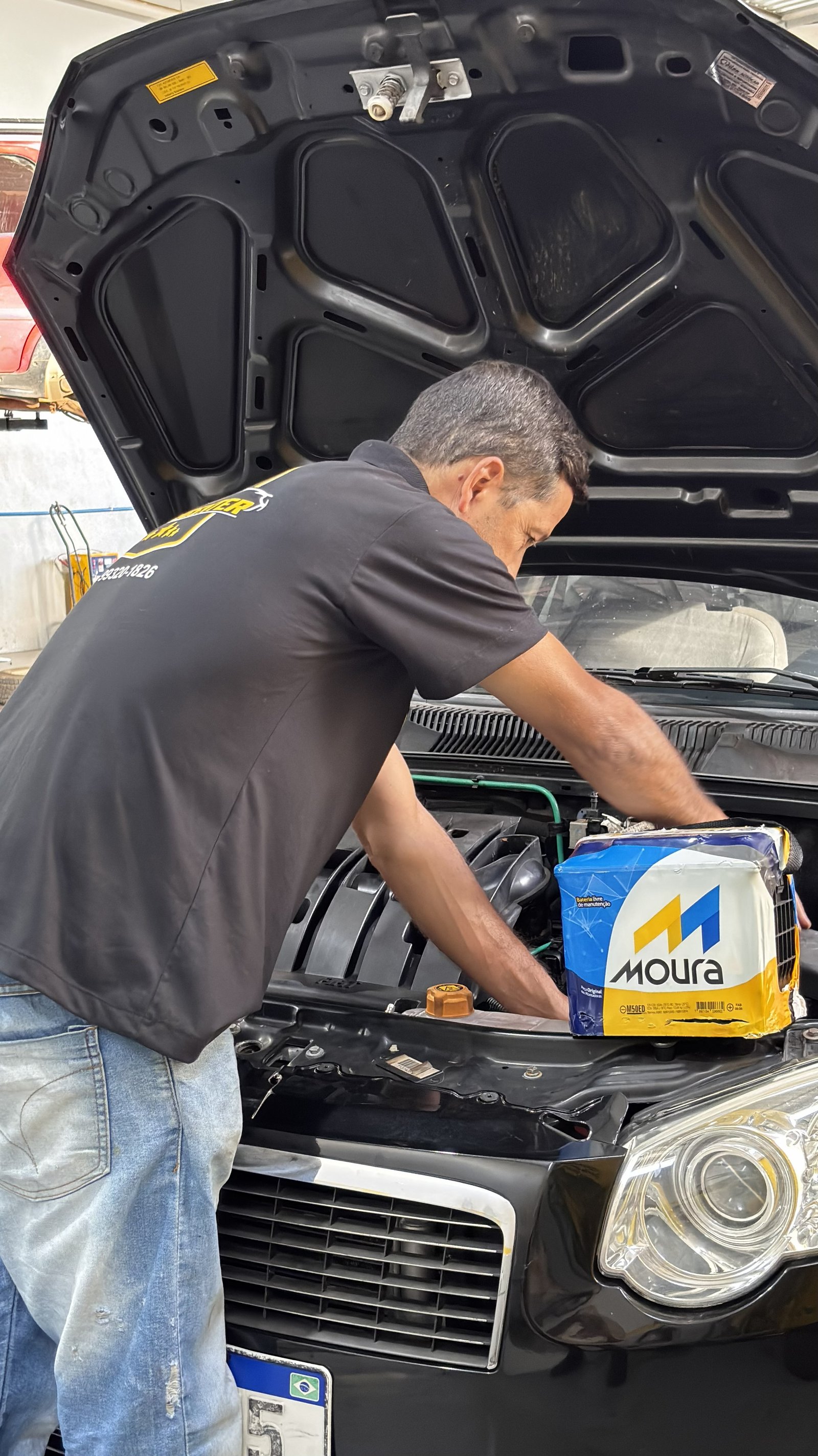 Instalação de bateria automotiva Moura